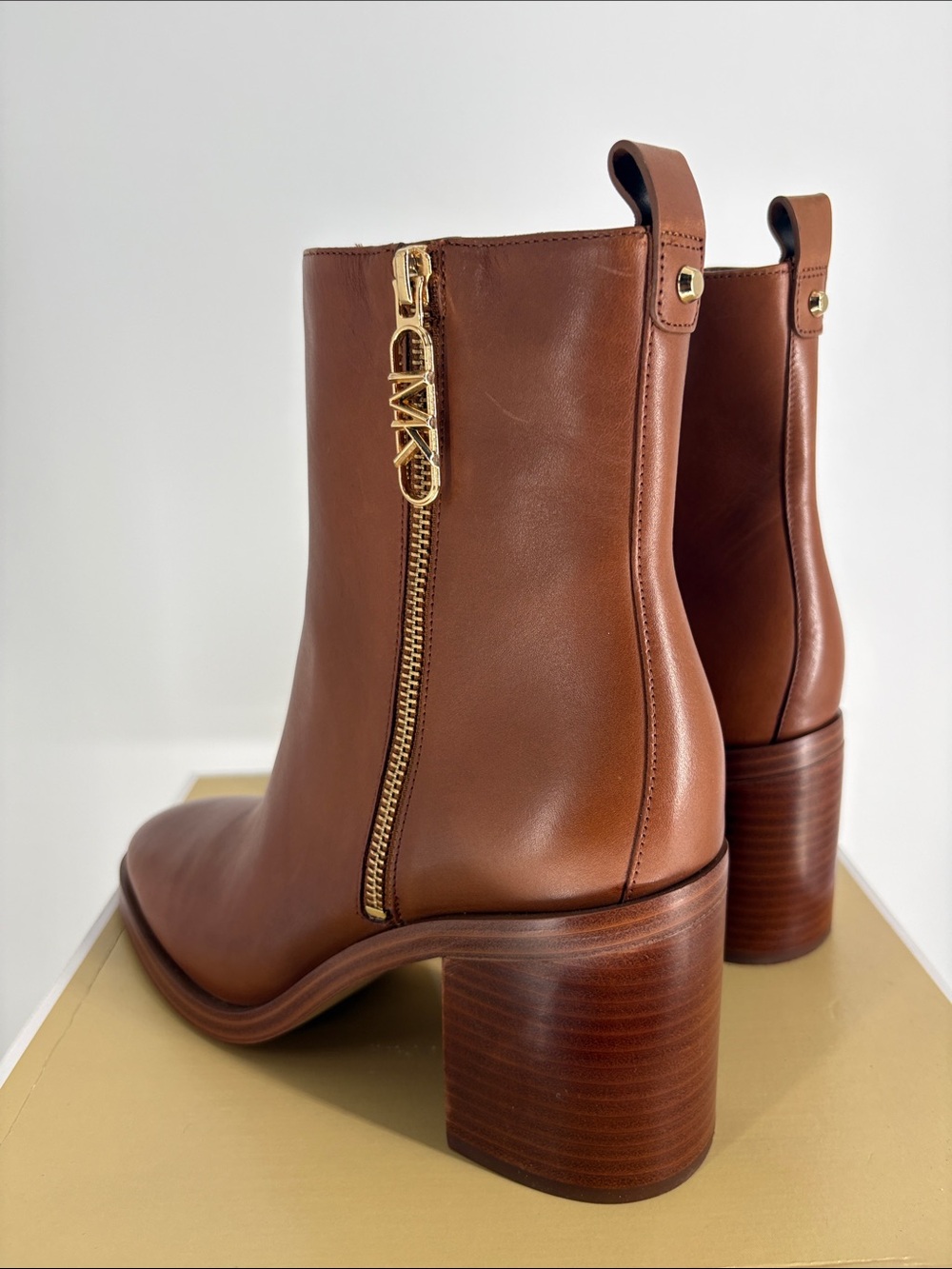 New Michael Kors Regan Mid Bootie Brown Leather Boots with Side Zip size 9 - Picture 4 of 8